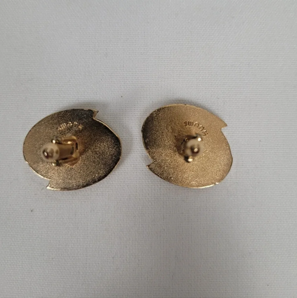 Vintage Swank Asian Japanese style Samurai helmet and sword cufflinks